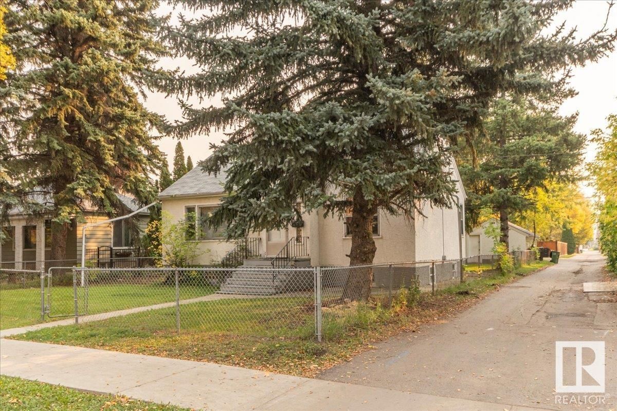Main Photo: 10215 138 Street in Edmonton: Zone 11 House for sale : MLS®# E4358789