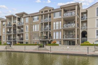 Photo 1: 104 2 RENAISSANCE Square in New Westminster: Quay Condo for sale in "LIDO" : MLS®# R2457560