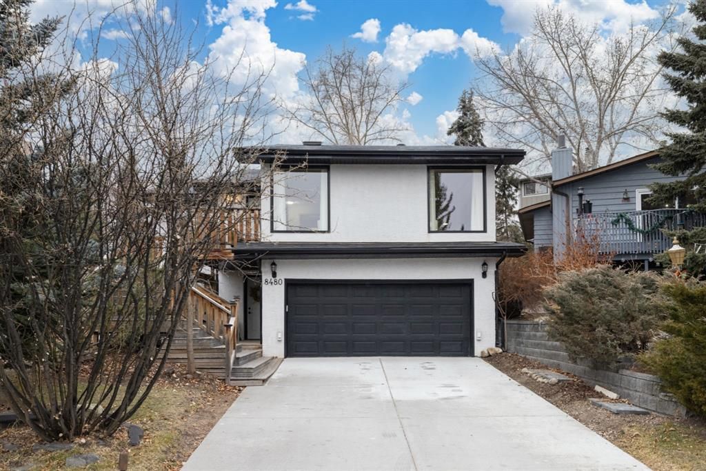 Main Photo: 8480 62 Avenue NW in Calgary: Silver Springs Detached for sale : MLS®# A1156340