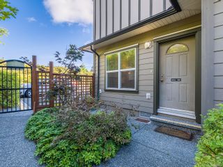 Photo 3: 104 584 Rosehill St in Nanaimo: Na Central Nanaimo Row/Townhouse for sale : MLS®# 886756