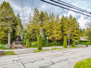Photo 2: 7691 GOVERNMENT Road in Burnaby: Government Road House for sale in "GOVERNMENT ROAD AREA" (Burnaby North)  : MLS®# R2770829