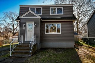 Photo 1: 17 Lewis Street in Halifax: 7-Spryfield Residential for sale (Halifax-Dartmouth)  : MLS®# 202226967