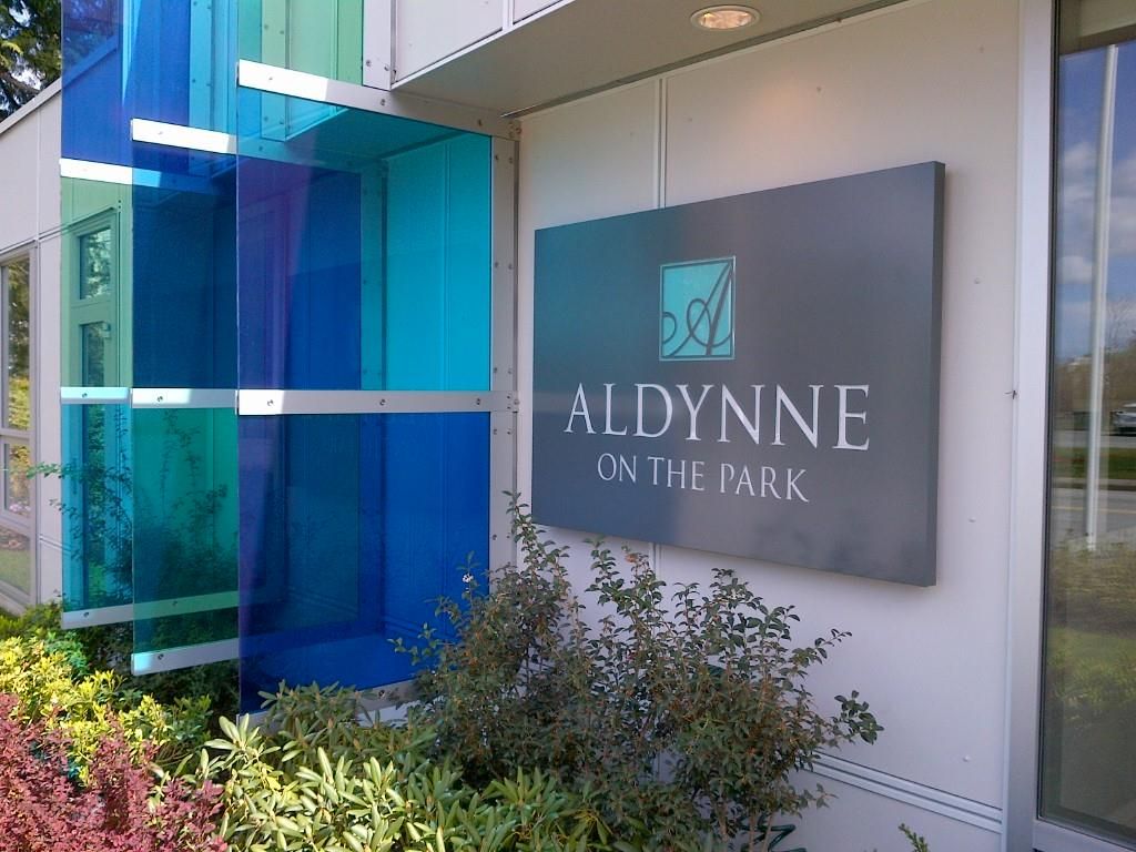 Main Photo: 207 5883 BARKER Avenue in Burnaby: Metrotown Condo for sale in "ALDYNNE" (Burnaby South)  : MLS®# R2215465
