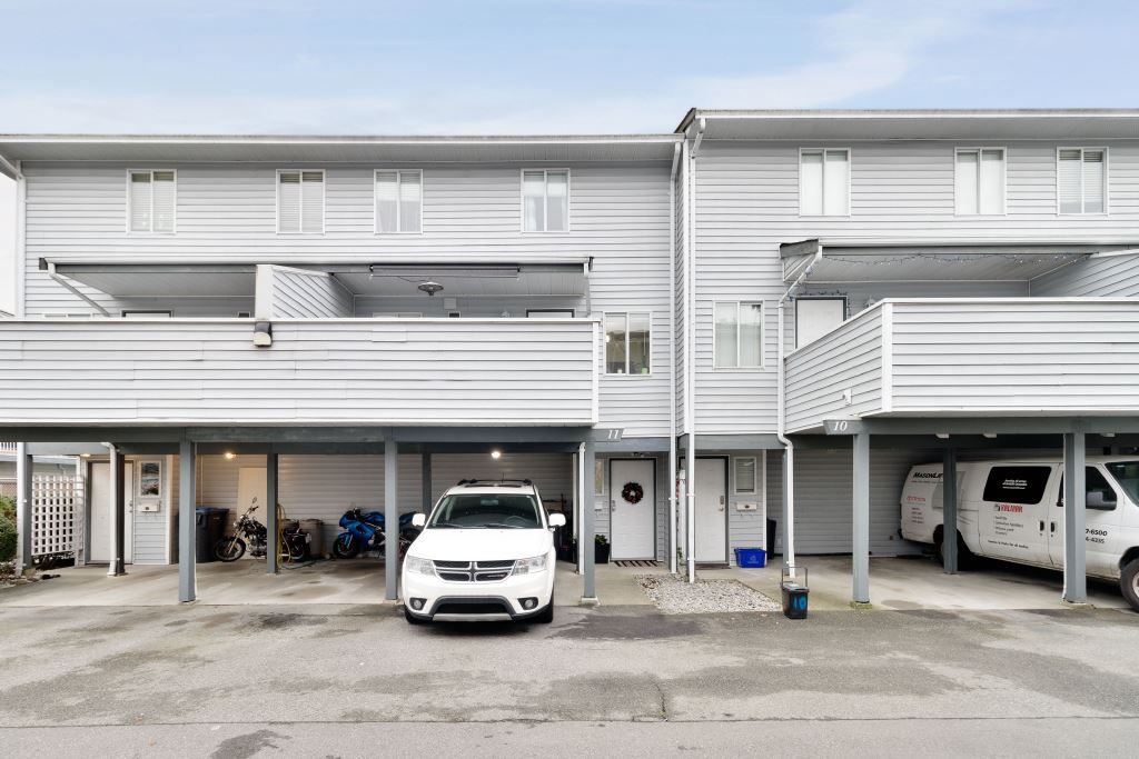 Main Photo: 11 3384 COAST MERIDIAN Road in Port Coquitlam: Lincoln Park PQ Townhouse for sale : MLS®# R2442625