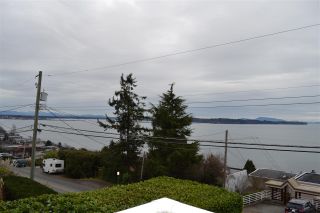 Photo 3: 1010 DOLPHIN Street: White Rock House for sale (South Surrey White Rock)  : MLS®# R2032294