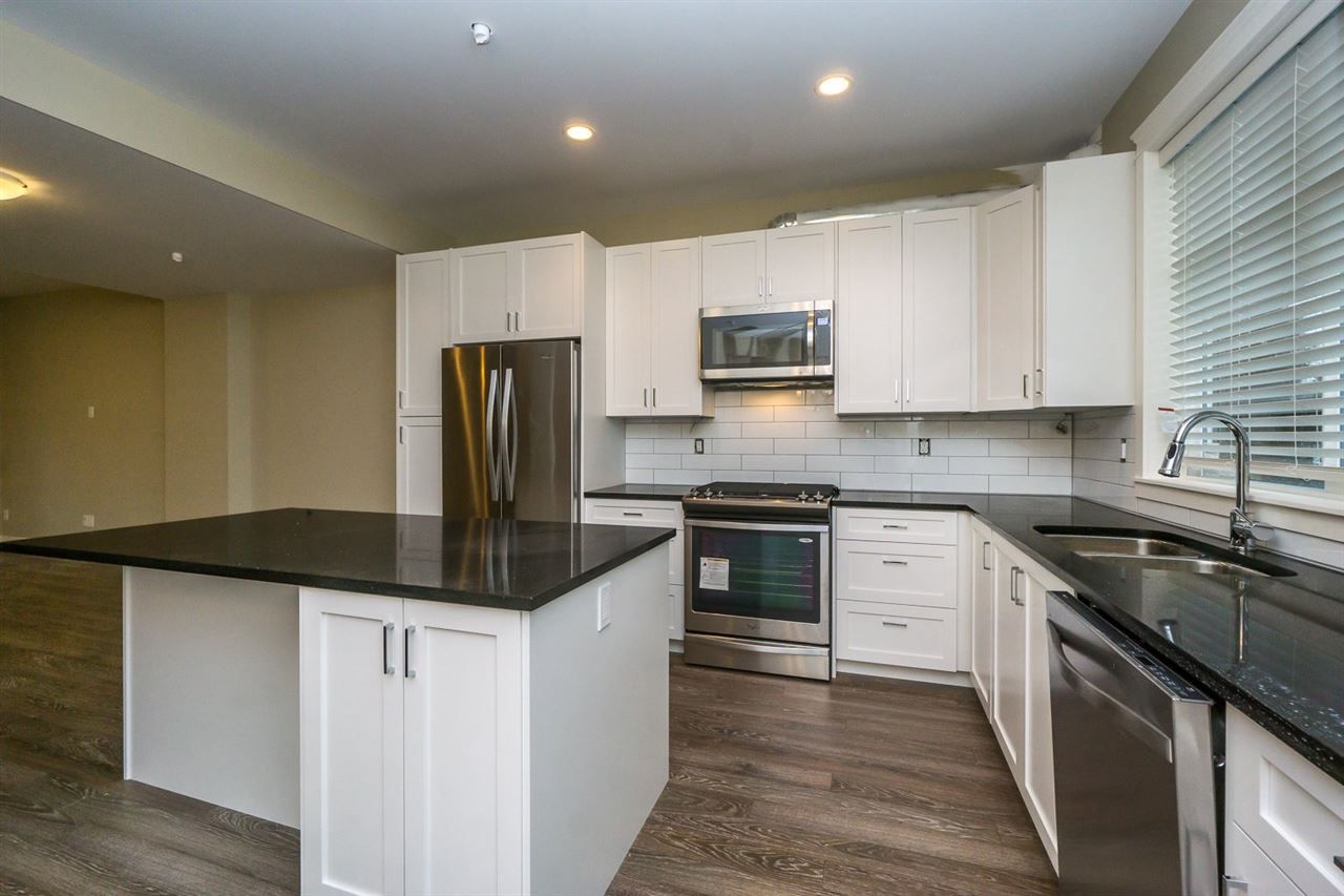 Main Photo: 17 32921 14 Avenue in Mission: Mission BC Townhouse for sale in "Southwynd" : MLS®# R2055543