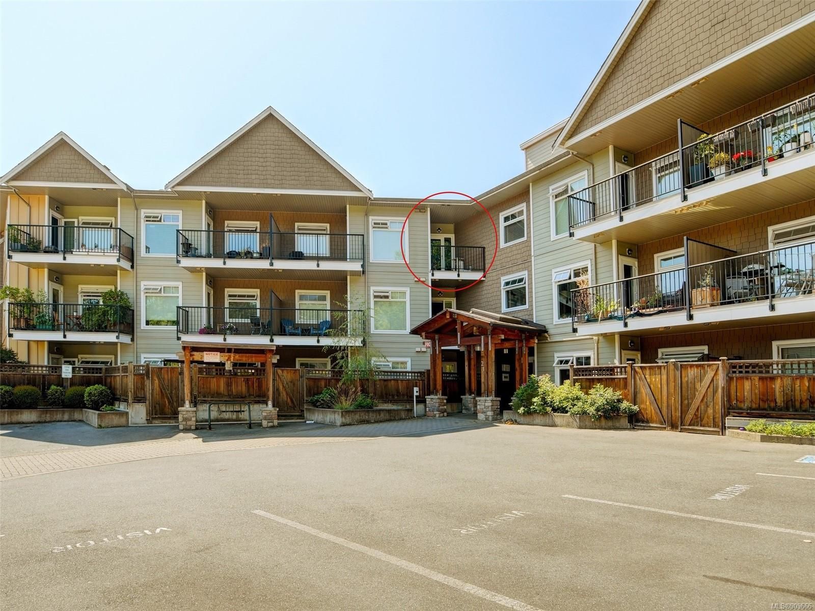 Main Photo: 305 21 Conard St in View Royal: VR Hospital Condo for sale : MLS®# 909666
