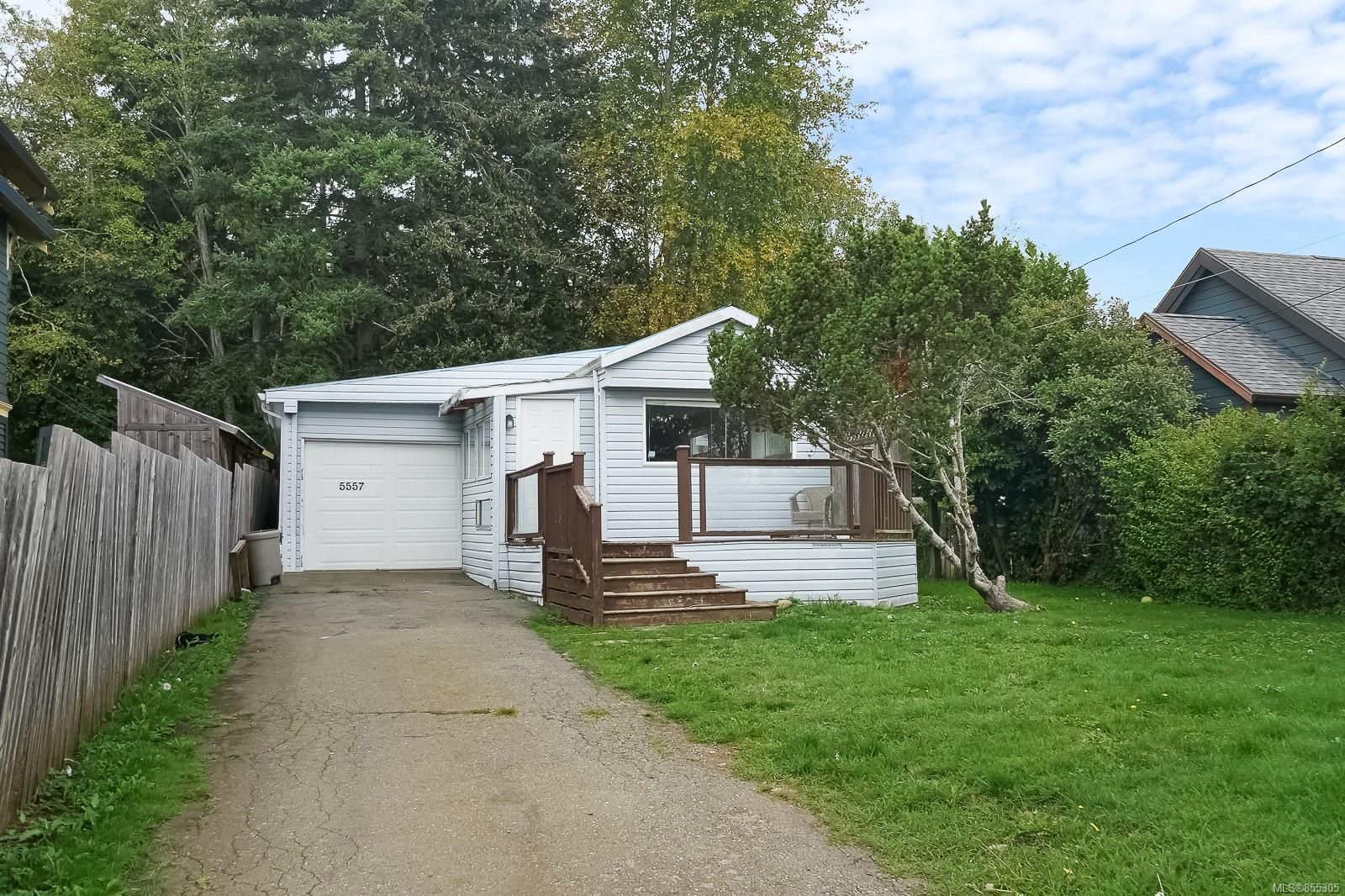Main Photo: 5557 Horne St in Union Bay: CV Union Bay/Fanny Bay House for sale (Comox Valley)  : MLS®# 855305