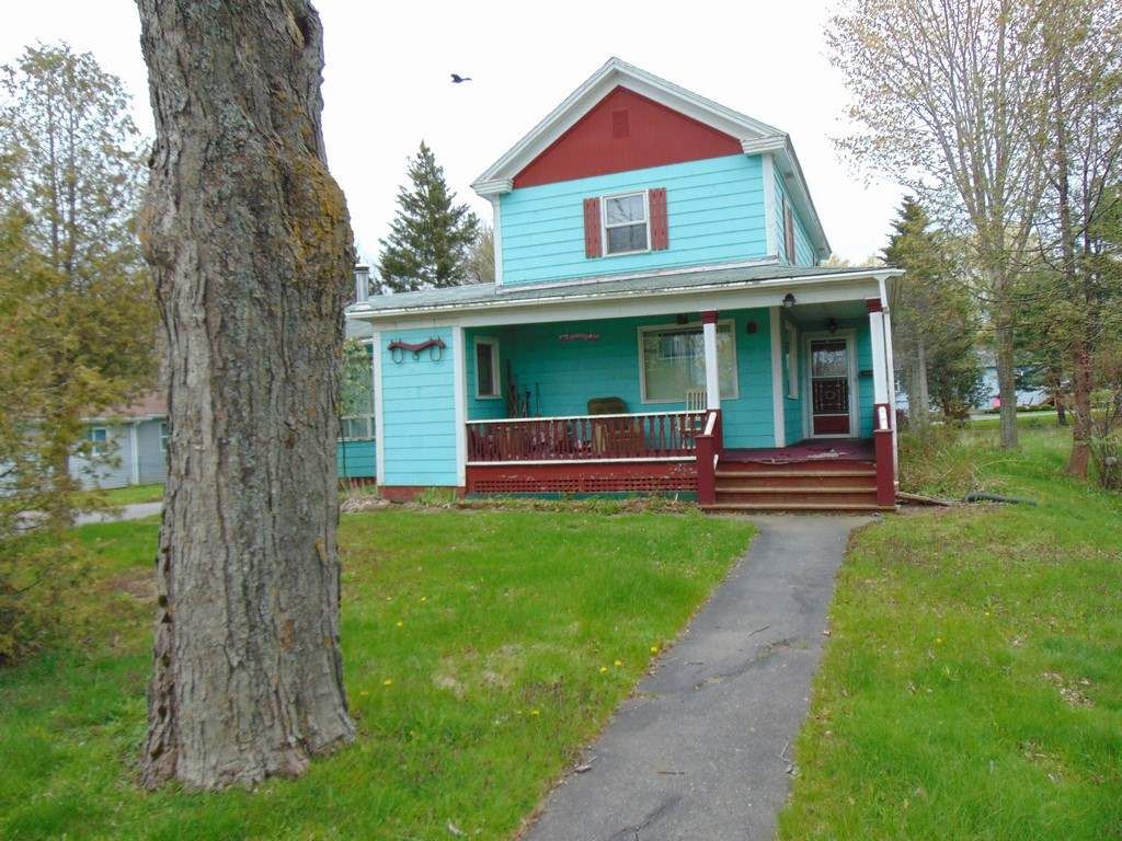 Main Photo: 241 Main Street in Berwick: 404-Kings County Residential for sale (Annapolis Valley)  : MLS®# 201912933