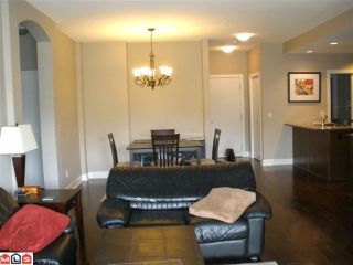 Photo 3: 104 16483 64TH Avenue in Surrey: Cloverdale BC Condo for sale in "SAINT ANDREWS" (Cloverdale)  : MLS®# F1020760