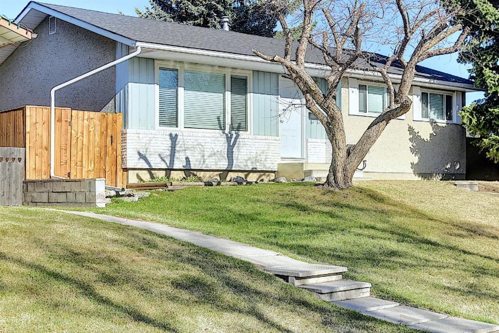 Main Photo: 403 Foritana Road SE in Calgary: Forest Heights Detached for sale : MLS®# A1107679