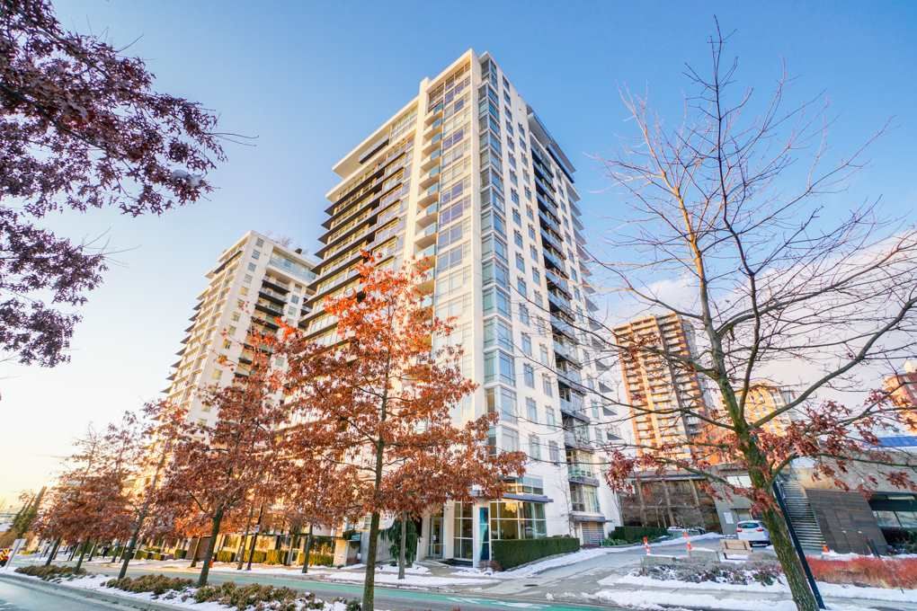 Main Photo: 702 158 W 13TH Street in North Vancouver: Central Lonsdale Condo for sale in "Vista Place" : MLS®# R2342022