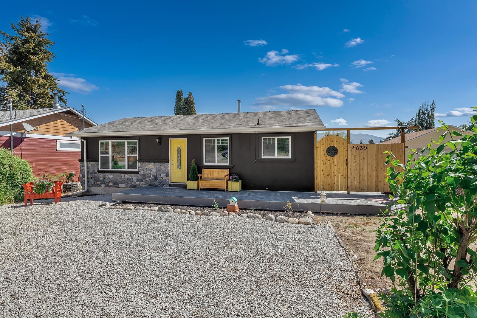Main Photo: 4839 Princeton Avenue, in Peachland: House for sale : MLS®# 10273992