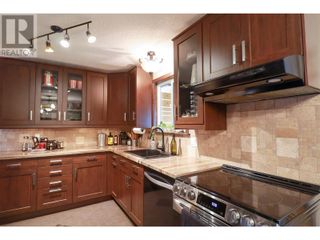 Photo 5: 1806 RIDGEDALE Avenue in Penticton: House for sale : MLS®# 10301175