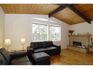 Photo 3: 100 Dorothy Lane in VICTORIA: VR Prior Lake House for sale (View Royal)  : MLS®# 624490