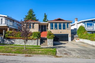 Photo 1: 2455 ANCASTER Crescent in Vancouver: Fraserview VE House for sale (Vancouver East)  : MLS®# R2635031