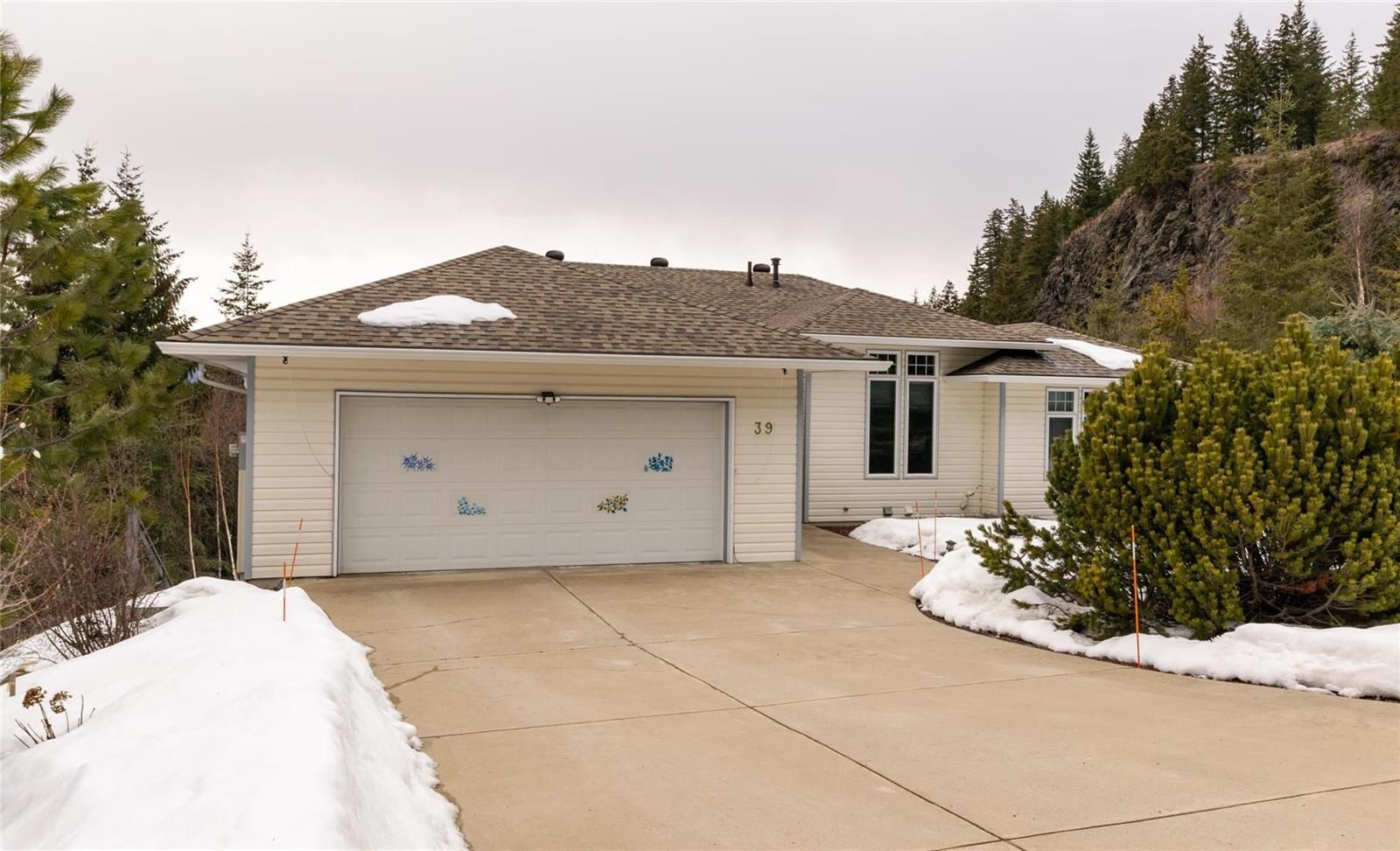 Main Photo: #39 2592 Alpen Paradies Road, in Blind Bay: House for sale : MLS®# 10269270