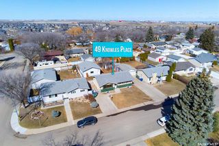 Photo 1: 49 Knowles Place in Saskatoon: Westview Heights Residential for sale : MLS®# SK965847