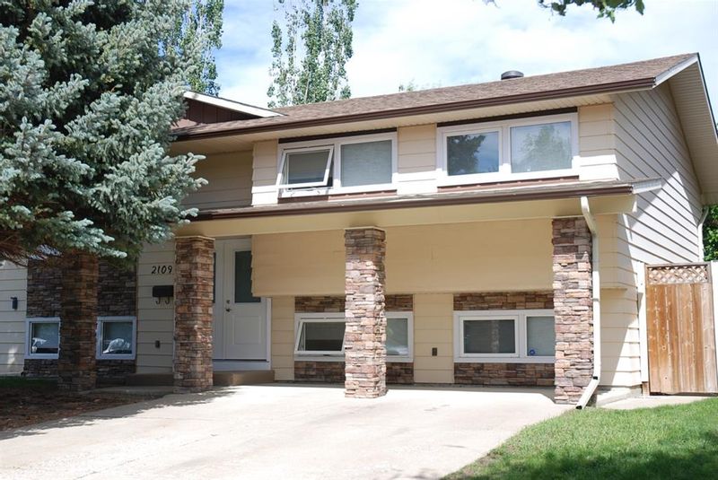 FEATURED LISTING: 2109 35 Street South Lethbridge
