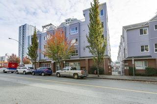 Photo 1: 207 624 AGNES Street in New Westminster: Downtown NW Condo for sale in "MACKENZIE STEPS" : MLS®# R2315655