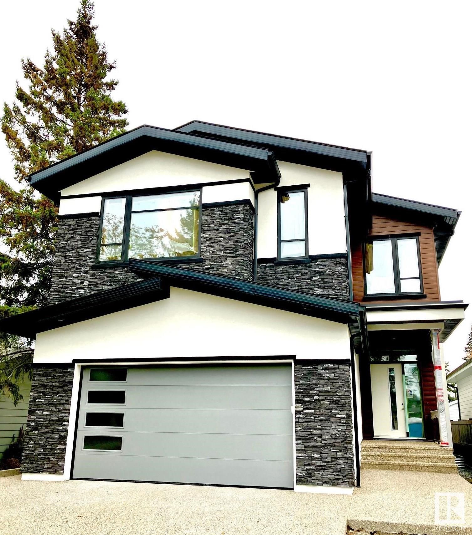 Main Photo: 43 A Fairway Drive in Edmonton: Zone 16 House for sale : MLS®# E4357770