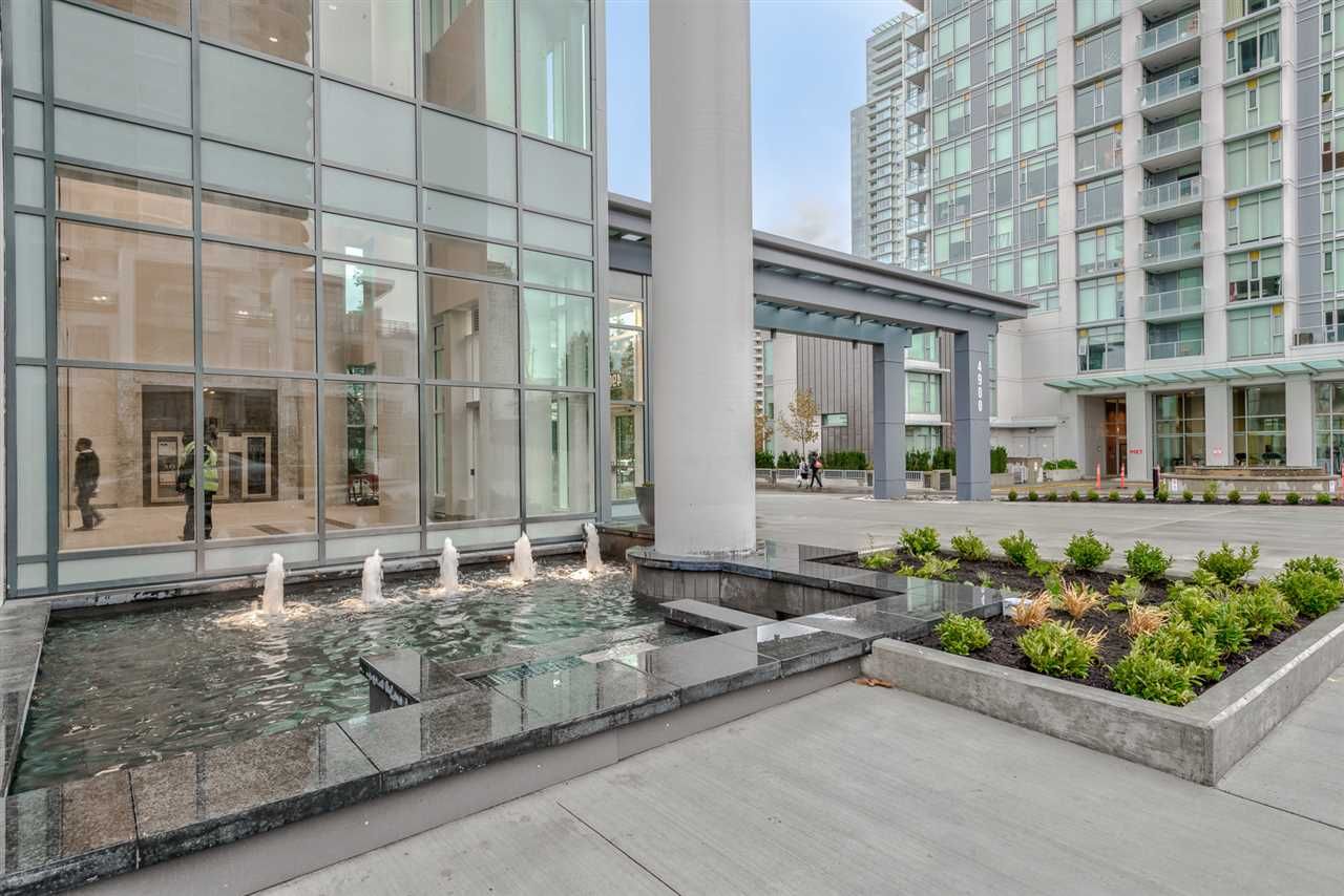 Main Photo: 902 4900 LENNOX Lane in Burnaby: Metrotown Condo for sale in "THE PARK" (Burnaby South)  : MLS®# R2223206