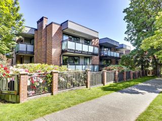 Main Photo: 307 2255 YORK Avenue in Vancouver: Kitsilano Condo for sale in "THE BEACH HOUSE" (Vancouver West)  : MLS®# R2881730