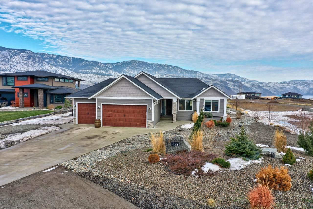 Main Photo: 221 Rue Cheval Noir: Tobiano House for sale (Kamloops)  : MLS®# 165381