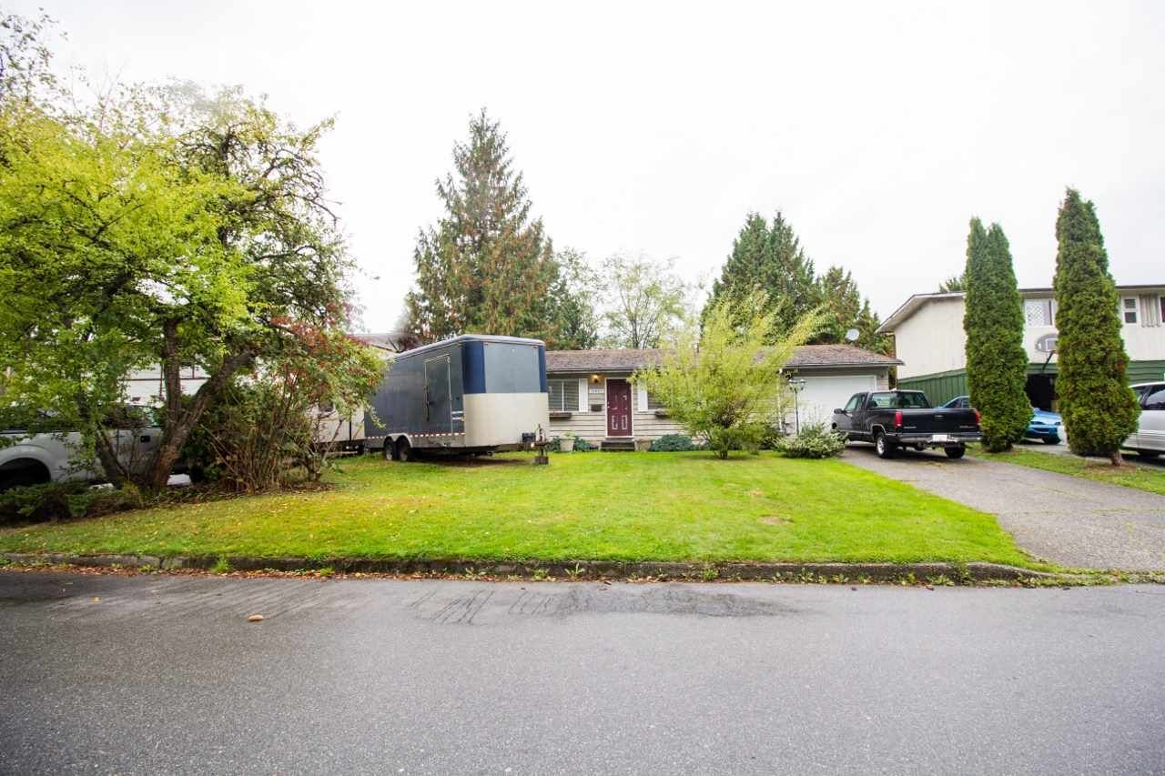 Main Photo: 11901 GEE STREET in Maple Ridge: House for sale : MLS®# R2208295