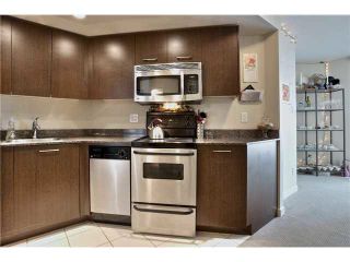 Photo 7: 703 1212 HOWE Street in Vancouver: Downtown VW Condo for sale in "1212 HOWE" (Vancouver West)  : MLS®# V1111343