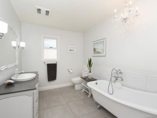 Photo 18: 1340 Manor Rd in Victoria: Vi Rockland House for sale : MLS®# 840521
