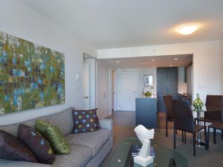 Photo 4: 701 522 W 8TH Avenue in Vancouver: Fairview VW Condo for sale in "CROSSROADS" (Vancouver West)  : MLS®# V969156