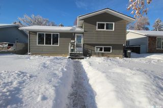 Photo 1: 134 Pendygrasse Road in Saskatoon: Fairhaven Residential for sale : MLS®# SK916422
