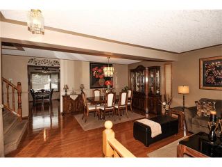 Photo 2: 39 SANDALWOOD Heights NW in Calgary: Sandstone House for sale : MLS®# C4025285