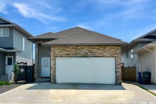 Photo 1: 407 Veltkamp Crescent in Saskatoon: Stonebridge Residential for sale : MLS®# SK906310