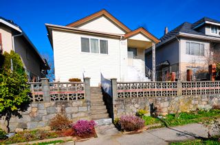 Photo 2: 737 E 16TH Avenue in Vancouver: Mount Pleasant VE House for sale (Vancouver East)  : MLS®# R2675324