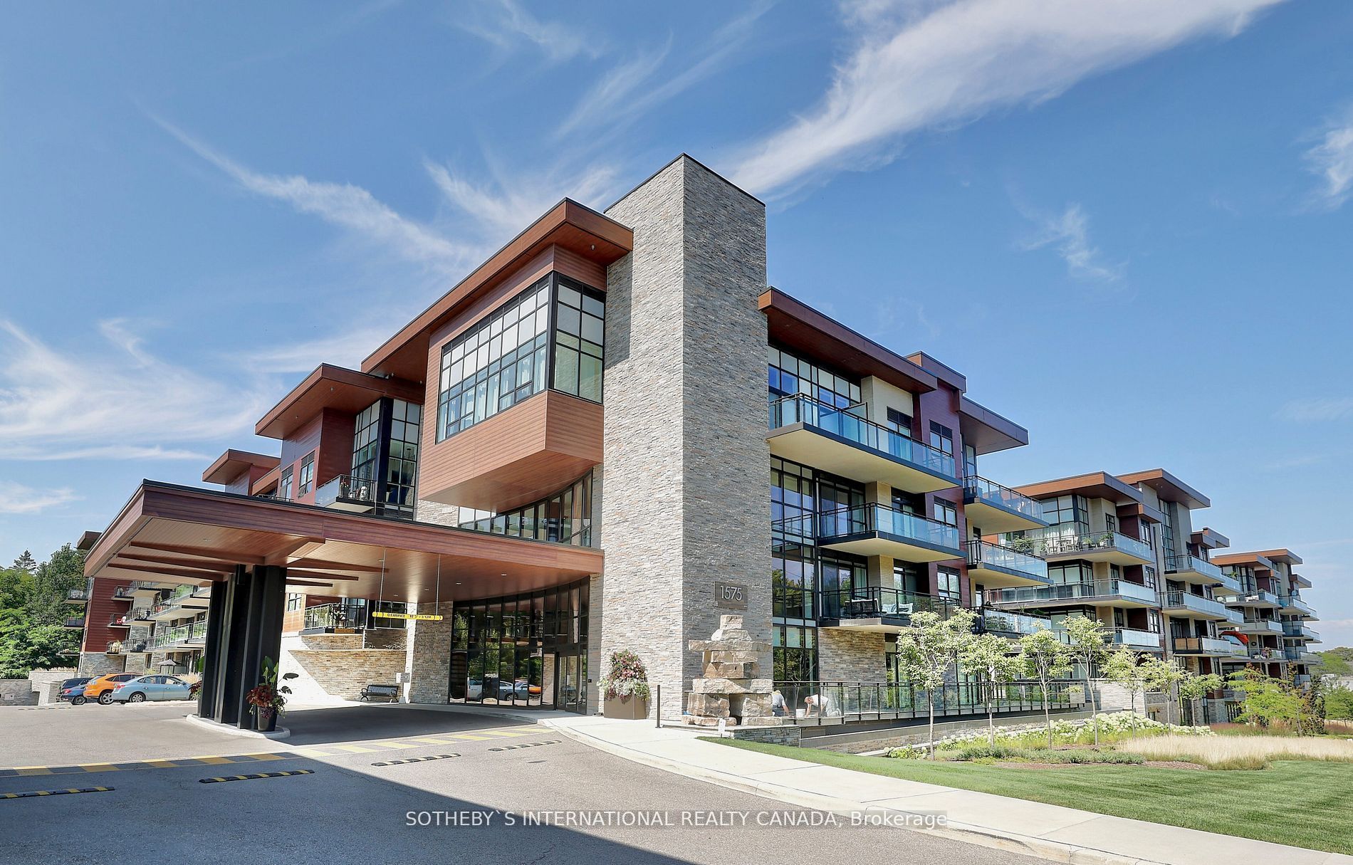 Main Photo: 331 1575 Lakeshore Road W in Mississauga: Clarkson Condo for sale : MLS®# W7029716