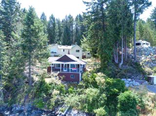 Photo 2: 13038 HASSAN Road in Madeira Park: Pender Harbour Egmont House for sale (Sunshine Coast)  : MLS®# R2187196
