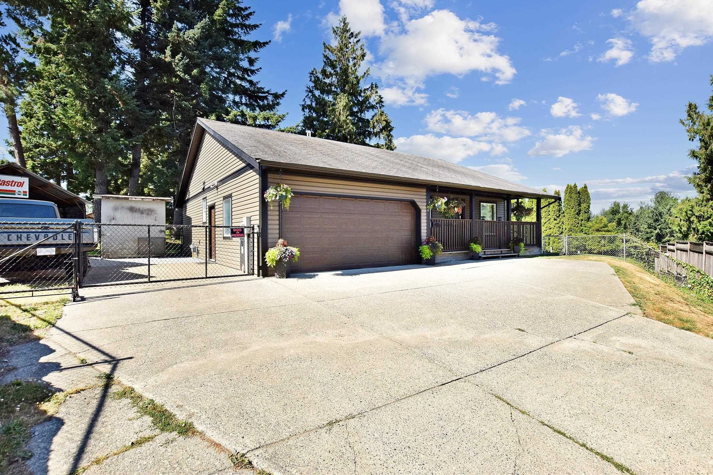 Main Photo: 7789 HORNE Street in Mission: Mission BC House for sale : MLS®# R2801161