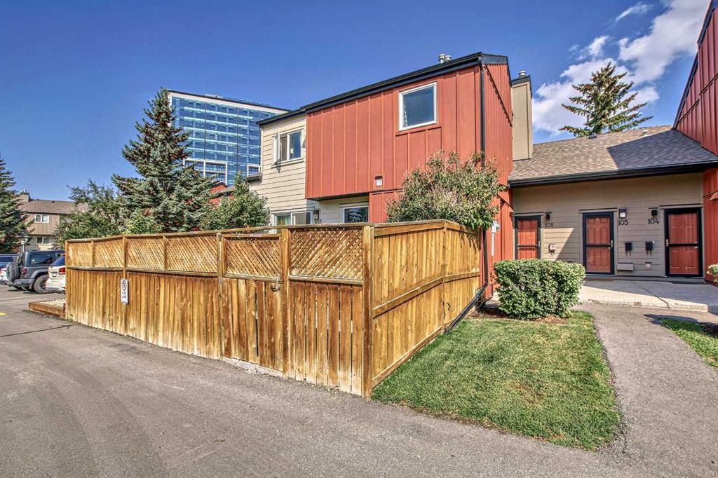 Main Photo: 102 4740 Dalton Drive NW in Calgary: Dalhousie Row/Townhouse for sale : MLS®# A2077956