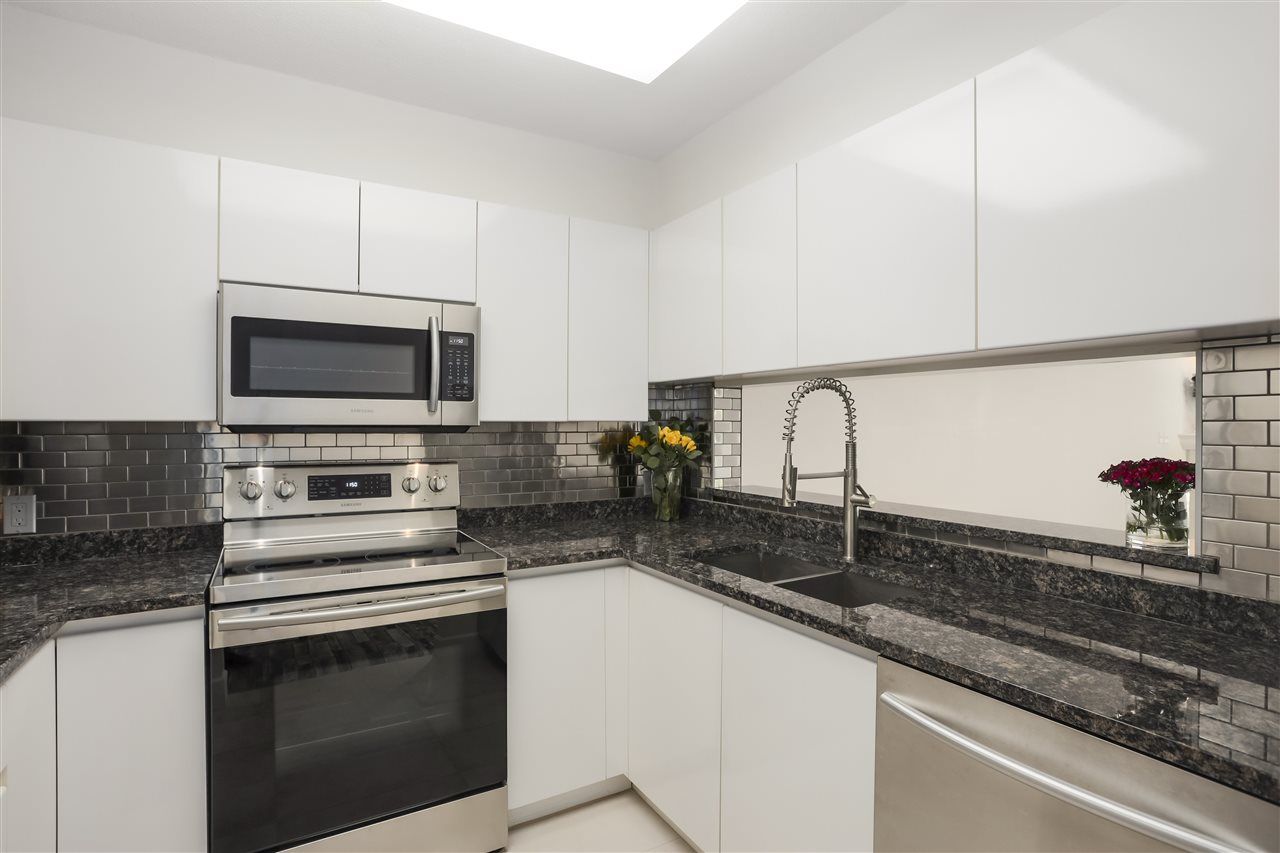Photo 10: Photos: 203 2438 HEATHER Street in Vancouver: Fairview VW Condo for sale in "GRAND HEATHER" (Vancouver West)  : MLS®# R2456992