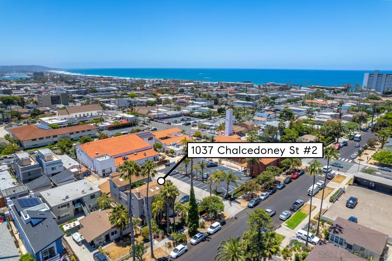Main Photo: PACIFIC BEACH Condo for sale : 3 bedrooms : 1037 Chalcedony St #2