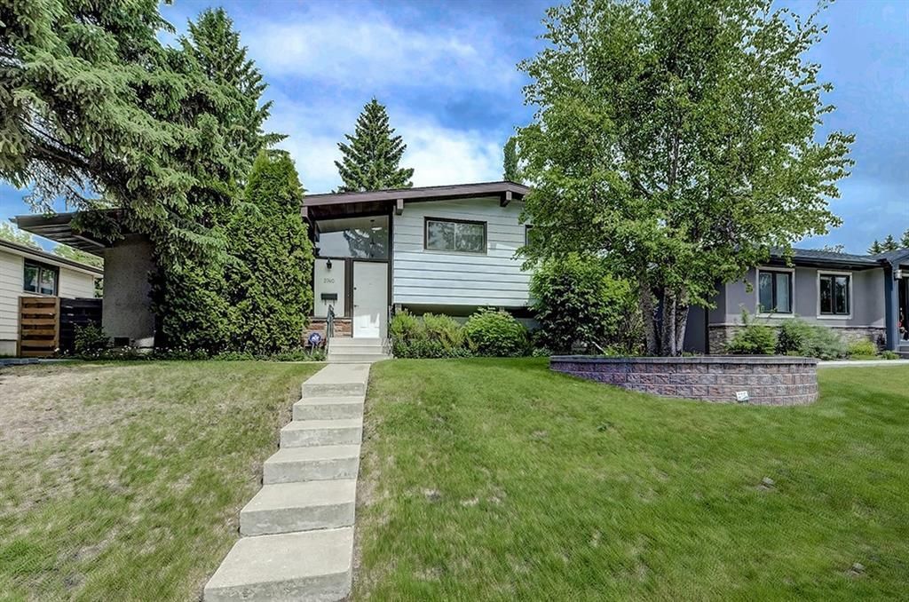 Main Photo: 2740 LIONEL Crescent SW in Calgary: Lakeview Detached for sale : MLS®# C4303561