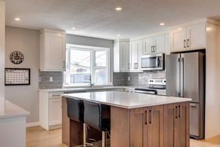 Photo 10: 9944 Warren Road SE in Calgary: Willow Park Detached for sale : MLS®# A2127534
