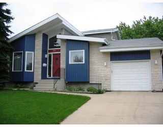 Photo 1: 10 KINSBOURNE GREEN Crescent in WINNIPEG: St Vital Residential for sale (South East Winnipeg)  : MLS®# 2813106