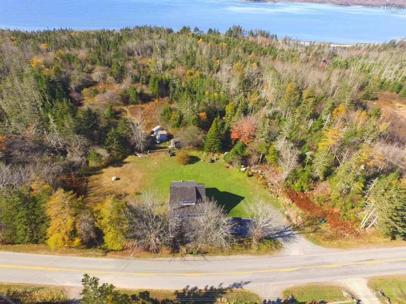FEATURED LISTING: 711 East Green Harbour Road East Green Harbour
