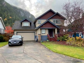 Photo 2: 38641 CHERRY Drive in Squamish: Valleycliffe House for sale in "RAVENS PLATEAU" : MLS®# R2629357