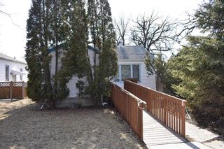 Photo 1: 12 St Thomas Road in Winnipeg: Residential for sale (2D)  : MLS®# 202006977