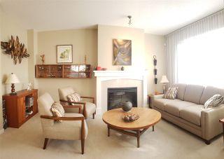 Photo 2: 34 2978 WHISPER Way in Coquitlam: Westwood Plateau Townhouse for sale : MLS®# R2417428