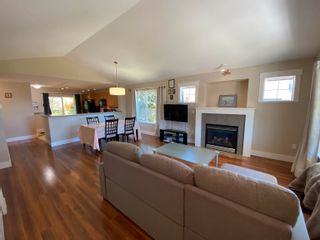 Photo 8: 6238 KEVINS Road in Sechelt: Sechelt District House for sale in "TYLER HEIGHTS" (Sunshine Coast)  : MLS®# R2708396